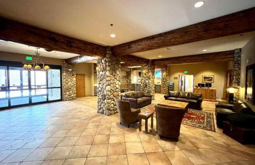 MT CB Mountain Side with King Bed, Hot Tub, Pool & Kitchen! - Foto 3
