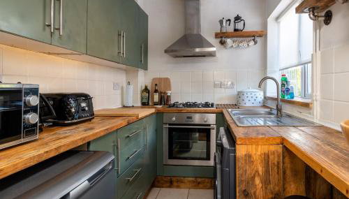 Modern 2BD Victorian Home Near Town Centre - Foto 2, stove, toaster