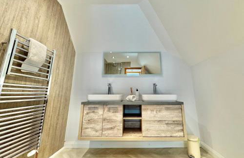 Stunning 7 Bedroom Escape Near New Forest and Beach - Large Garden - Serene Setting - Sleeps 14 - Foto 54