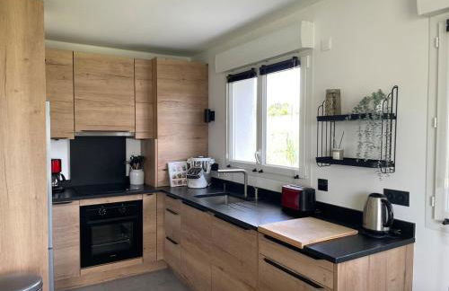 T2 cosy avec terrasse et jardin à Belley - Foto 12