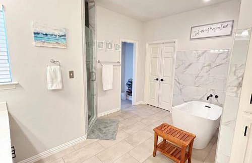 Serene Lakefront Retreat with Scenic Views - Foto 10