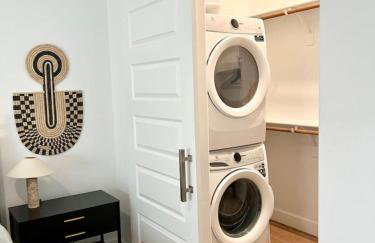 Luxury 1 BR Casita with Private Yard, Garage and WD - Foto 16