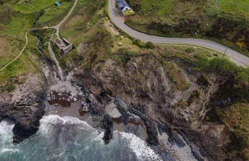 Cliff-top Cottage on Coast Path w/Panoramic Views - Photo 12