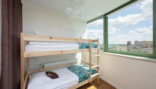 Cozy Apartment with Terrace Room near Warszawa Zachodnia by Noclegi Renters - Foto 4