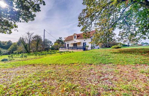 4 Bedroom Amazing Home In Sanilhac - Foto 1