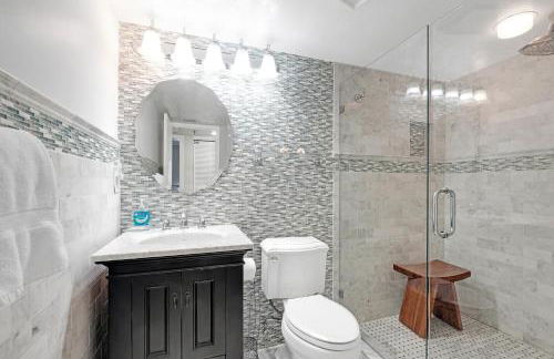 Oceanfront with great beach views from all rooms & balcony, heated pool, and garage - Photo 18