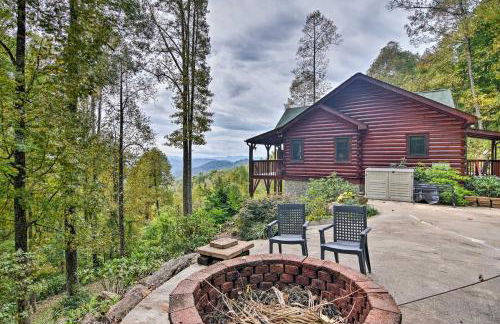Cabin with BBQ and Games - Walk to Blue Ridge Parkway! - Foto 2