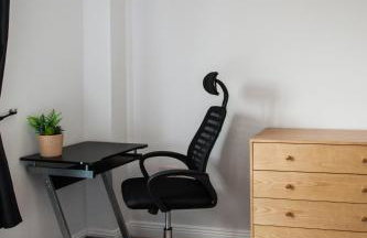Stylish quaint home hosted by ESONGRACE Stays in Stoke-on-Trent - Perfect for Families - Contractors - Holiday makers - Emergency Housing - Professionals - Foto 18