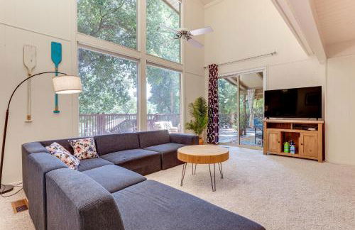 WFH-Friendly Retreat Less Than 1 Mi to Clear Lake! - Foto 1