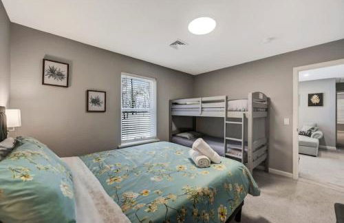 Modern 5BR, Kid-Friendly Home In Poconos with Pool Table - Foto 80