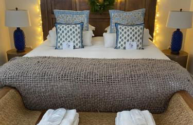 The Pelican Room-converted Cart Lodge near airport - Photo 3