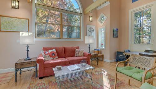 French Broad River Access Whimsical Gem with Deck - Foto 5