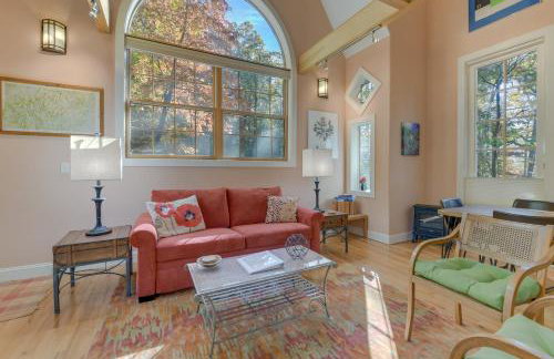 French Broad River Access Whimsical Gem with Deck - Foto 5