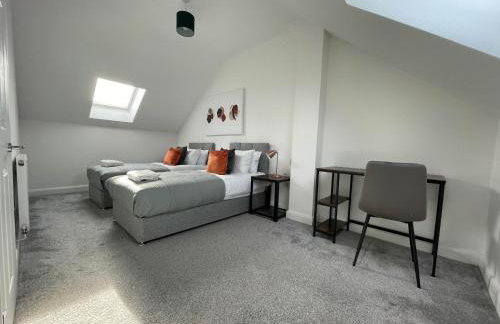 3 Bedroom New House with Wi-Fi Sleep 5 By Home Away From Home - A - Foto 11