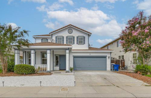 7 Mi to Lake Yosemite Family Home with Fenced Yard - Foto 1