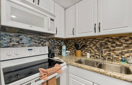 Snowbird rate! Heated pool, steps to private beach - Foto 26