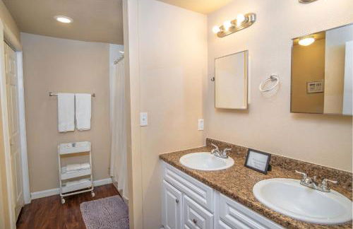 Nice 3B 2BA Near Downtown 2 Min AtandT Center - Foto 20