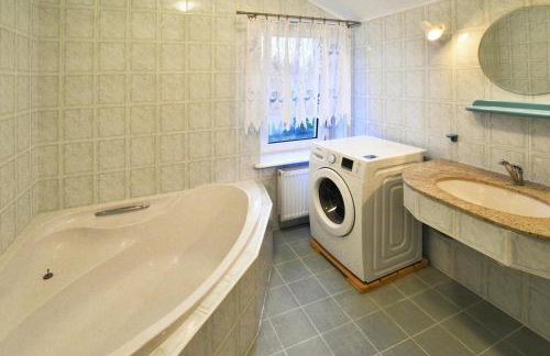 Comfortable lakeside house, private garden - Foto 25