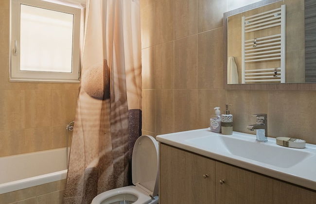 Spacious & New fully equipped Home with Parking - Foto 37