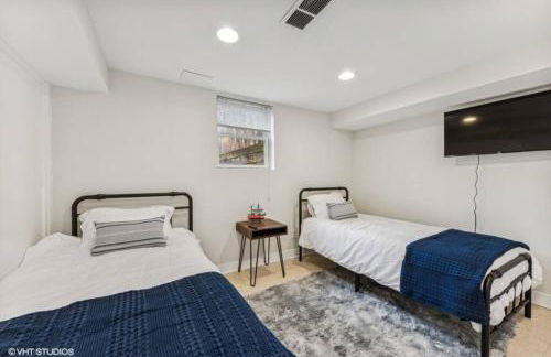 Blocks to Town, Game Room, Firepit, Huge Backyard - Photo 27