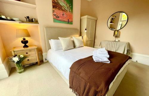 Luxury King-Bed EnSuite with Quiet Private Patio - Foto 16