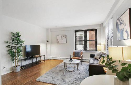 1BR Bright and Airy Apt in Hyde Park - Hyde Park 109 and 209 rep - Photo 8