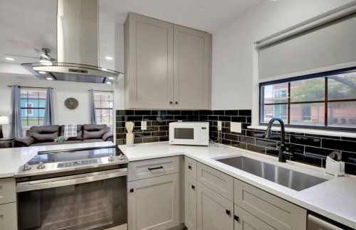 Peppercorn Orange - Locally Run! - Photo 5