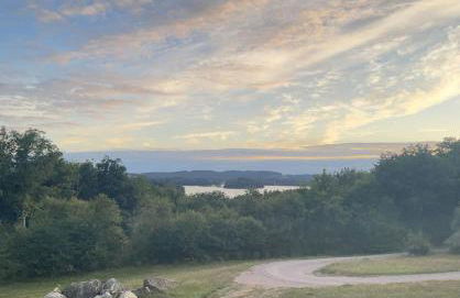 Villa des Suisses with Jacuzzi & View of Lake des Settons - Foto 30