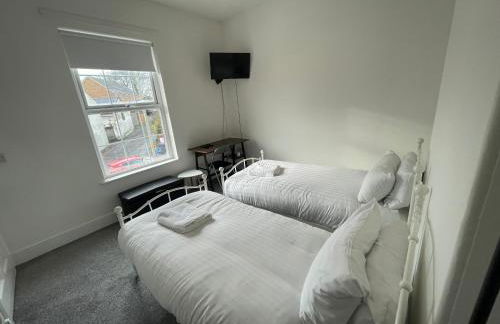 2 bed apartment complete with bedding and towels - Foto 15