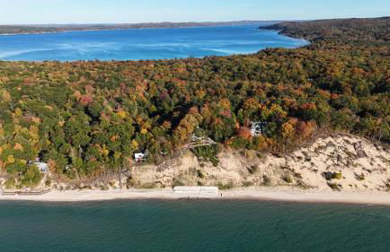 Sunset Serenity - INCREDIBLE HOME ON LAKE BLUFF! - Photo 3