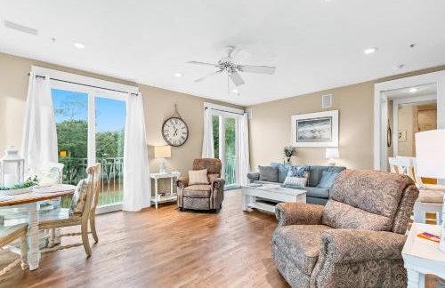 Carillon Beach condo with WiFi balcony pool and beach access - Foto 9