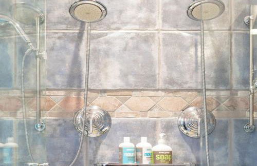 7BR Luxury Living 1st Floor Primary ABODEbucks - Foto 33