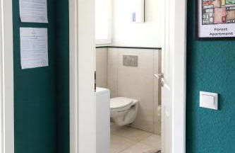 - Forest Retreat Deluxe - 2 Bedroom Apartment - 75 qm - Fully Renovated 2025 with TV & Netflix - King Size Beds - Full Kitchen - Free Parking - Close to Airport & Train - - Foto 31