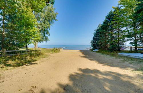 1 Mi to Public Beach Port Austin Cabin with Hot Tub - Foto 39