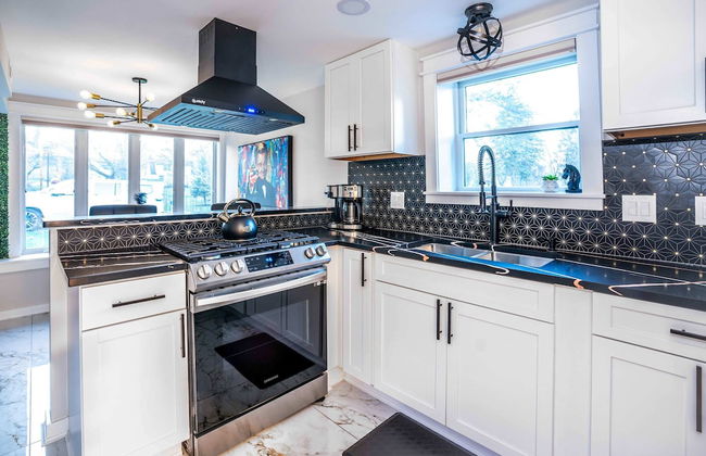 Gatsby Theme Near Downtown w Game Room, EV Charger - Foto 5