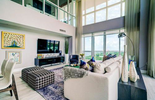 Luxury 2-story Penthouse located in Coconut Grove Hotel-includes Parking - Foto 2