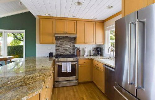 Lake View Relaxing Bellevue Home - Foto 26