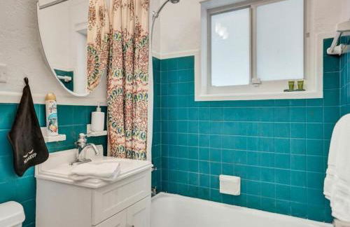 3 min. walk to Wilton Drive, pool and huge yard - Photo 19