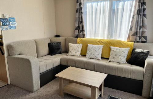 Mollys Retreat pet friendly three bed caravan with small garden Newquay Bay Resort Quieter area of park - Foto 6