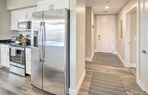 Luxe Manistee Condo with Balcony and River Views! - Foto 12