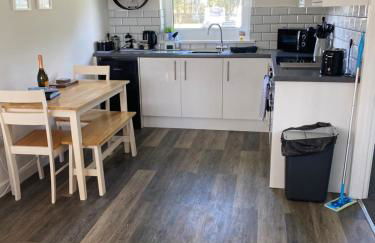 44 Gower holiday village Ty Gŵyr Cosy 2 bedroom Chalet with a seasonal indoor pool - Foto 9