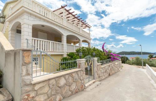 Modern Villa with Pool - Photo 27