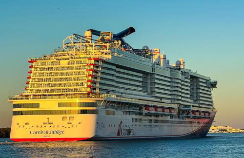 4BR Boutique Coastal Home, Walk to Beach and The Strand, Sleeps 10 - Foto 52