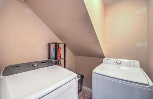 Peaceful Las Vegas Pool Oasis, Pool Table, Hammock - Foto 14