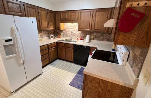 The Red Door 2-bedroom townhouse near VT & RU - Foto 8