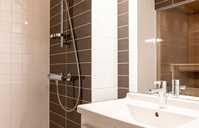 2ndhomes Center Home w Sauna & Balcony - Foto 17