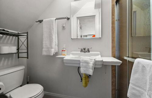 Historic Carriage House Retreat - Foto 29