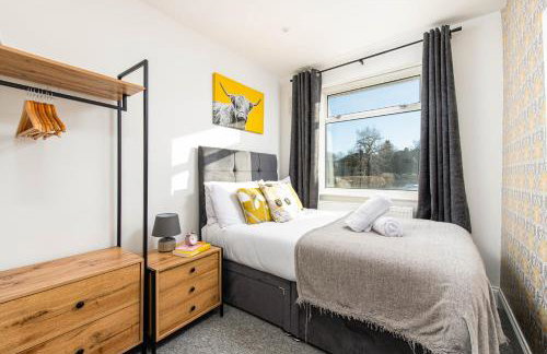 NEW Groups & Contractor Stays-5Bed-2Bath-Parking-By FabAccommodation - Foto 1