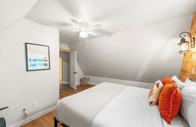 Sweet Pine Deck + Hot Tub, Cozy Modern Interior Close to Ski Resort! - Foto 68