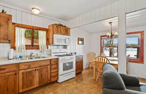 Whispering Waters Bayview Resort Cabin 4 - Foto 10